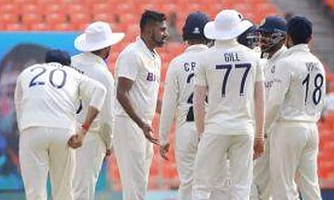 இந்தியா-ஆஸ்திரேலியா மோதல்: டிராவை நோக்கி கடைசி டெஸ்ட்