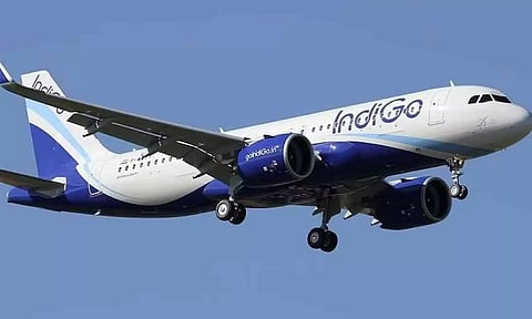 பயணிக்கு உடல் நலம் பாதிப்பு- டெல்லி விமானம் அவசரமாக கராச்சியில் தரை இறக்கம்