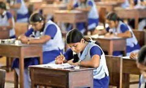 பிளஸ்-1 பொதுத்தேர்வு நாளை தொடக்கம்; மாவட்டத்தில் 26 ஆயிரம் மாணவர்கள் எழுதுகின்றனர்