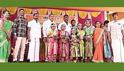 மகளிர் தின கலைநிகழ்ச்சி பரிசளிப்பு விழா