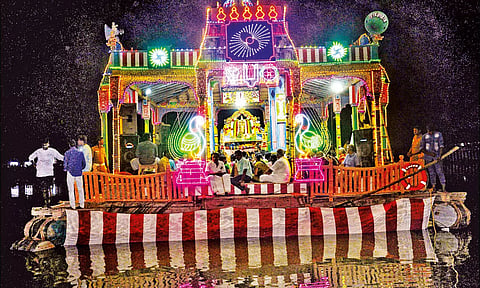 தெப்ப உற்சவம் நடைபெற்ற போது எடுத்த படம்.