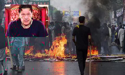 கைது செய்ய எதிர்ப்பு: இம்ரான்கான் கட்சி தொண்டர்கள் வன்முறை- போலீசார் கண்ணீர் புகை குண்டு வீச்சு