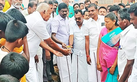 அடிக்கல் நாட்டு விழா நடைபெற்றபோது எடுத்த படம்.