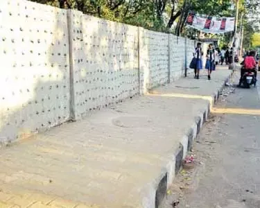 கோத்தகிரியில் பொது நடைபாதைகளை தூய்மைப்படுத்தும் பணி