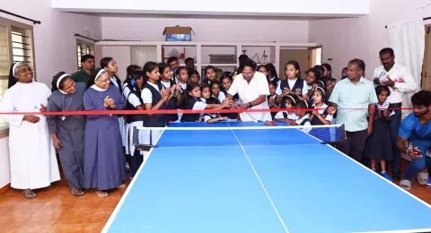 மான்போர்ட் சிறப்பு பள்ளிக்கு  ரூ.11 லட்சம் கல்வி உபகரணங்கள்