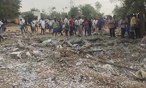 பட்டாசு குடோன் வெடித்து சிதறிய இடத்தை படத்தில் காணலாம்.