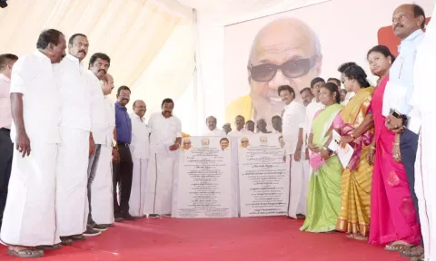 திட்ட பணிகளுக்கு அமைச்சர்கள் கே.என்.நேரு, அன்பில் மகேஸ்பொய்யாமொழி ஆகியோர் அடிக்கல் நாட்டினர்.