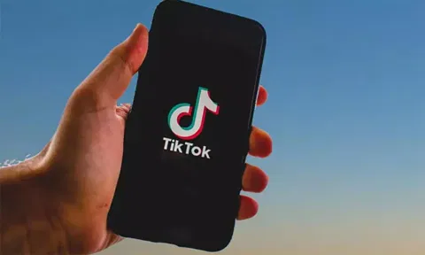 இங்கிலாந்தில் டிக் டாக் செயலிக்கு தடை