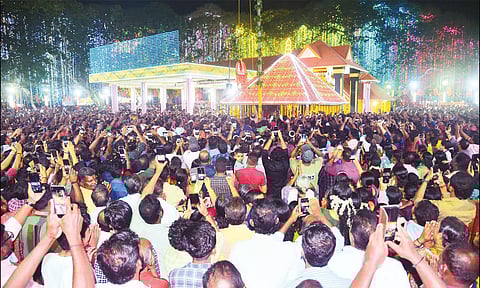 தூக்கத் திருவிழா கொடியேற்றத்துடன் தொடங்கிய போது எடுத்த படம்.