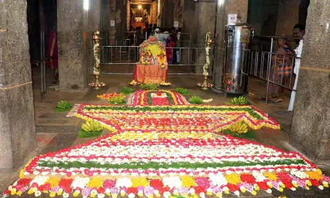 குருபகவானுக்கு 1,008 சங்காபிஷேகம்
