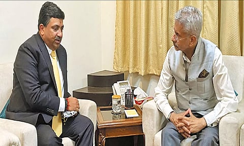 பழனிவேல் தியாகராஜன் டெல்லியில் ஜெய்சங்கரை சந்தித்து பேசியபோது எடுத்த படம்.