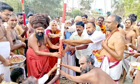 பந்தகால் முகூர்த்தத்தை தருமபுரம் ஆதீனம் தொடங்கி வைத்தார்.