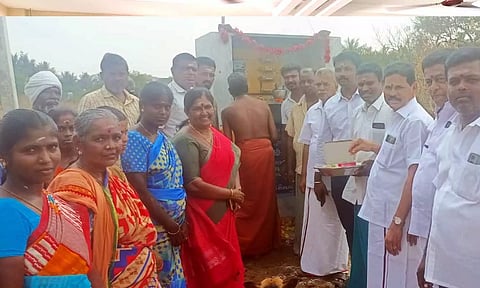 &nbsp; வடுகபாளையம்புதூர் ஊராட்சியில் ஆழ்குழாய் கிணறு விரிவாக்க பணி நடைபெற்ற போது எடுத்த படம்.