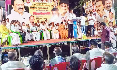 கூட்டத்தில் ராஜா எம்.எல்.ஏ., பேசியபோது எடுத்த படம்.