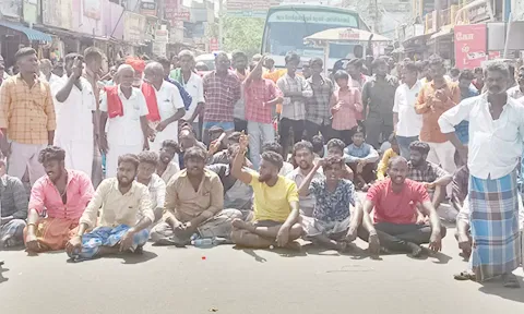 சாலை மறியல் போராட்டம் நடந்தது.