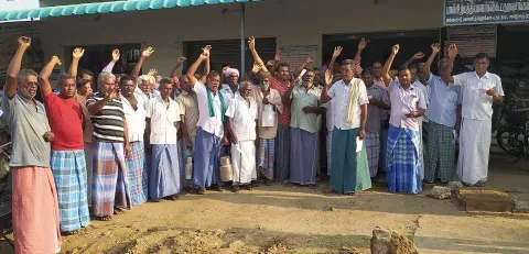 பால் உற்பத்தியாளர்கள் கோரிக்கைகள் வலியுறுத்தி ஆர்ப்பாட்டம்