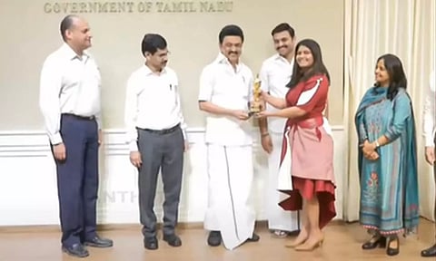 முதலமைச்சர் மு.க.ஸ்டாலினை சந்தித்த இயக்குனர் கார்த்திகி கோன்சால்வ்ஸ்