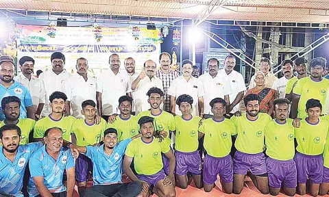 கபடி போட்டியை திருப்பூர் தெற்கு தொகுதி எம்.எல்.ஏ.,செல்வராஜ் துவக்கி வைத்த காட்சி.