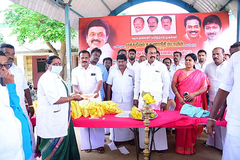 அரசு மருத்துவமனையில் ரத்த தானம்