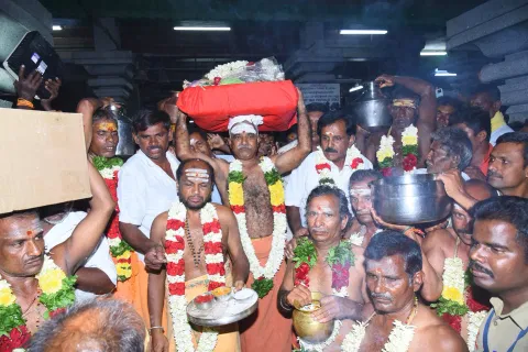 பூச்சாட்டுதலுடன் பண்ணாரியம்மன் கோவில் குண்டம் திருவிழா தொடங்கியது