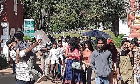 ஊட்டி சுற்றுலா தலங்களில் குவிந்த சுற்றுலா பயணிகள்