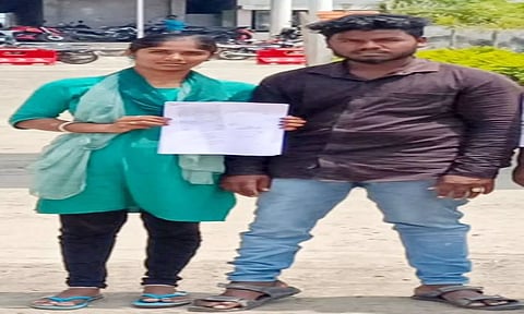 கள்ளக்குறிச்சி போலீஸ் சூப்பிரண்டு அலுவலகத்தில் மனு அளிக்க வந்த காதல் ஜோடி.