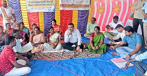 தேன்பொத்தையில் கலெக்டர் துரை ரவிச்சந்திரன் தலைமையில் கிராமசபை கூட்டம் நடந்தது.