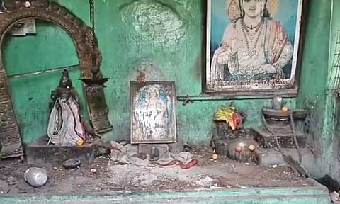 திம்பம் மலைப்பாதையில் நூற்றாண்டு பழமையான விநாயகர் கோவில் சிலை திருட்டு- வாகன ஓட்டிகள் கடும் அதிர்ச்சி