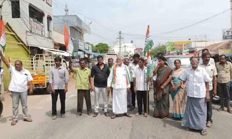 மறியல் போராட்டத்தில் பங்கேற்றவர்கள்.