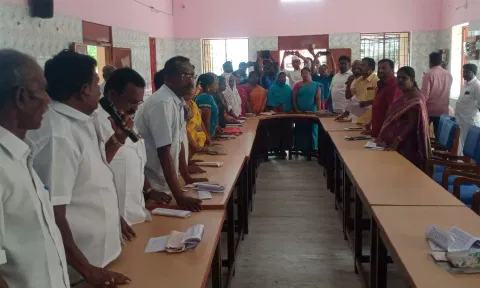 பெரியகுளம் நகராட்சியில் வெளிநடப்பு செய்த ஆணையாளரை கண்டித்து கவுன்சிலர்கள் உள்ளிருப்பு போராட்டம்