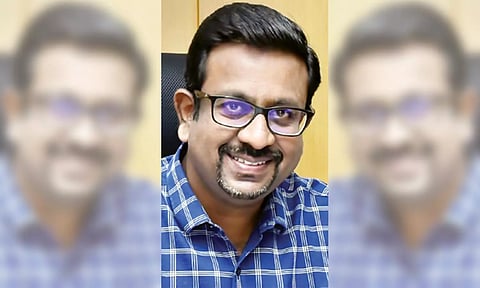 கலெக்டர் தினேஷ் பொன்ராஜ் ஆலிவர்.