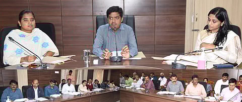 ஊட்டியில் தடை செய்யப்பட்ட பிளாஸ்டிக் பொருள் விற்ற கடைகளுக்கு சீல்