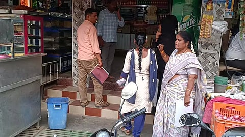 பாலக்கோட்டில் வரி கட்டாத கடைகளுக்கு சீல்