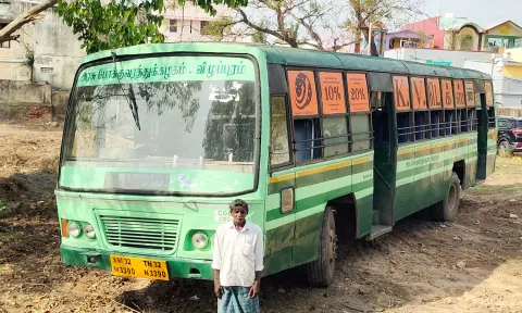 ஜப்தி செய்யப்பட்ட அரசு பஸ்.