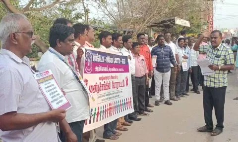 அரக்கோணத்தில் மனித சங்கிலி போராட்டம்