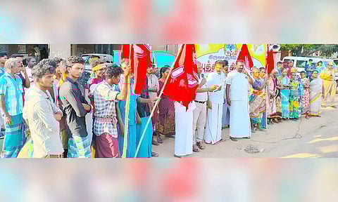 முத்துப்பேட்டையில் ஆர்ப்பாட்டம் நடந்தது.