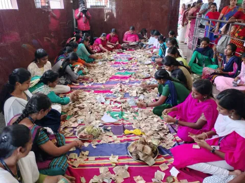 உண்டியல் காணிக்கை எண்ணும் பணி நடந்த போது எடுத்த படம்.