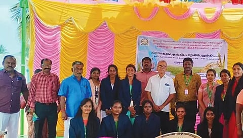 முள்ளுக்குறிச்சியில் கல்லூரி மாணவிகள் நடத்திய வேளாண் கண்காட்சி