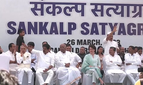 டெல்லி ராஜ்காட் பகுதியில் தடையை மீறி காங்கிரசார் போராட்டம்