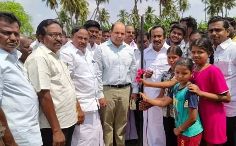கோபிசெட்டிபாளையம் கீரிபள்ளம் ஓடையில் உயர்மட்ட பாலம் அமைக்கும் பணியை அமைச்சர் முத்துசாமி பூமி பூஜை செய்து தொடங்கி வைத்தார். அருகில் கலெக்டர் கிருஷ்ணனுண்ணி உள்பட பலர் உள்ளனர்.