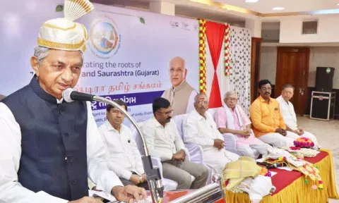 நிகழ்ச்சியில் குஜராத் மாநில மந்திரி குன்வர்ஜிபாய் பவாலியா பேசினார்.