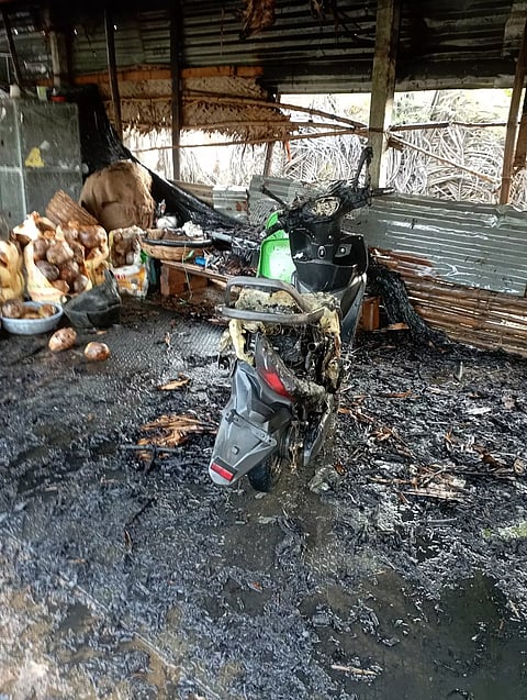 தீப்பிடித்து எரிந்த எலக்ட்ரிக் ஸ்கூட்டர்