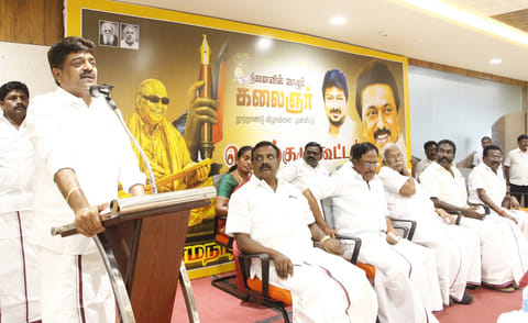 அதிகளவு உறுப்பினர்கள் சேர்க்கும் நிர்வாகிகளுக்கு தங்க மோதிரம்