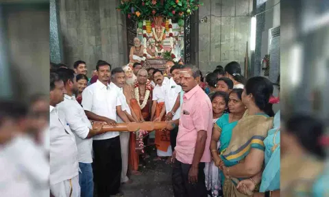 &nbsp;கற்பகவிருட்ச வாகனம் கோவிலில் வலம் வந்த காட்சி.