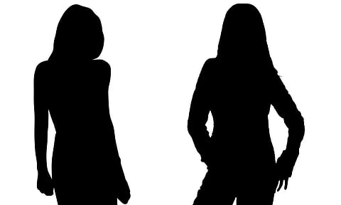 காதலனுக்காக குடுமிப்பிடி சண்டையில் ஈடுபட்ட பள்ளி மாணவிகள்- பொதுமக்கள் அதிர்ச்சி