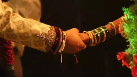 கோவையில் முதல் மனைவிக்கு தெரியாமல் 2-வது திருமணம் செய்து குழந்தை பெற்ற தொழிலாளி