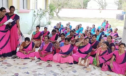 எல்லாபுரம் ஒன்றியத்தில் அங்கன்வாடி ஊழியர்கள் ஆர்ப்பாட்டம்