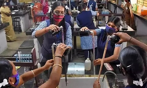 10ம் வகுப்பு அறிவியல் செய்முறைத் தேர்வு  - 31ம் தேதி வரை நீட்டிப்பு