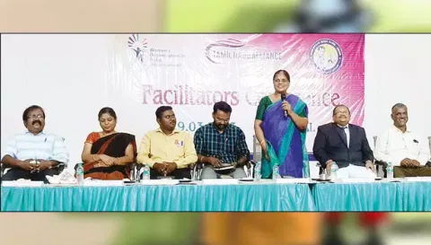 நிகழ்ச்சியில் கலந்துகொண்டவர்களை படத்தில் காணலாம்