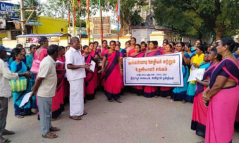 அங்கன்வாடி ஊழியர்கள் போராட்டத்தில் ஈடுபட்ட காட்சி.&nbsp;